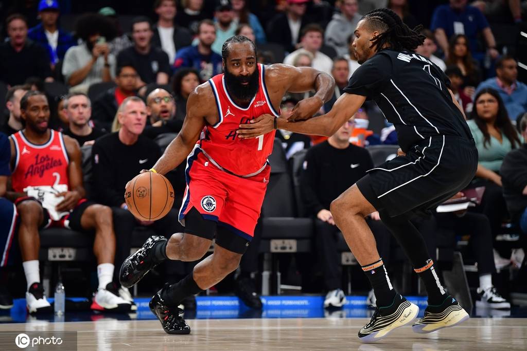 伦纳德28分哈登19+8 快船大胜篮网